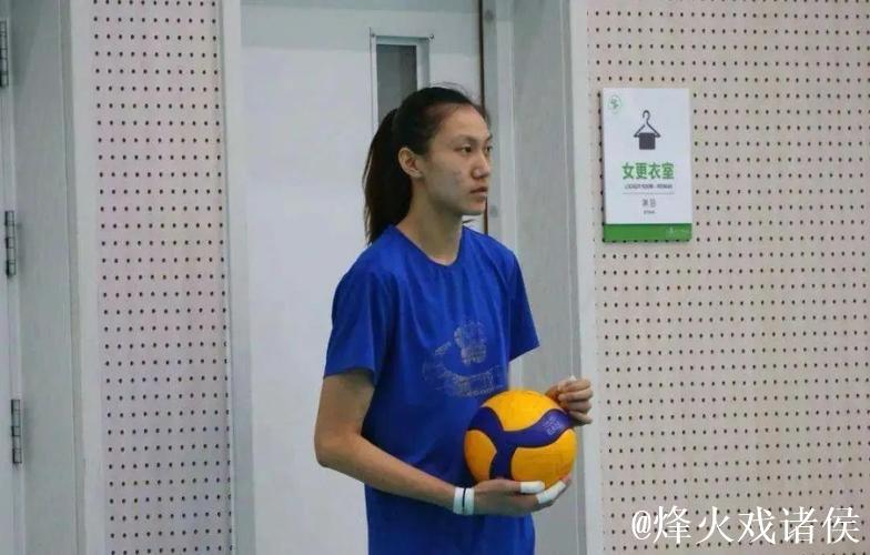 深圳热身，董铭霄站在接应位！外教看中她但为何天津不给她机会？
